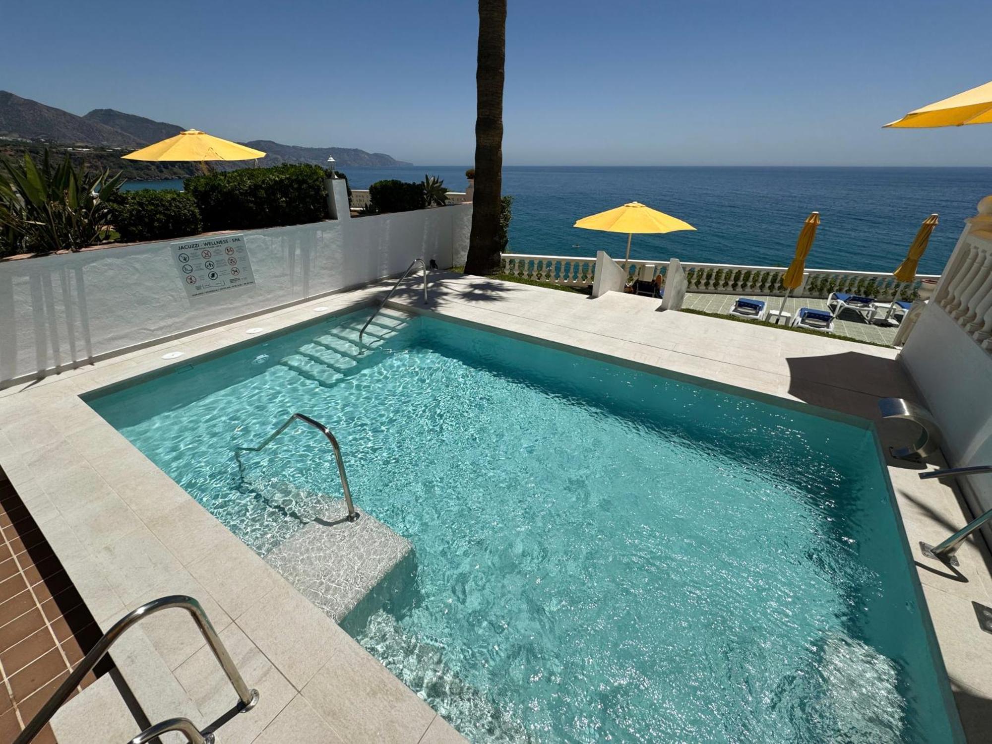 Hotel Paraíso Del Mar Nerja Exterior foto